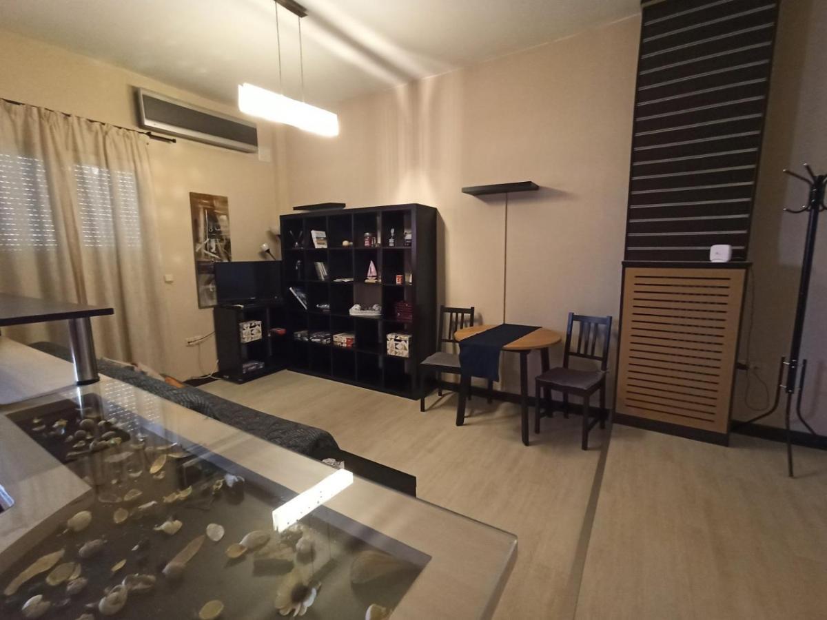 Modern Apartment, 5΄ Walk From Central Metro Station Athen Eksteriør bilde