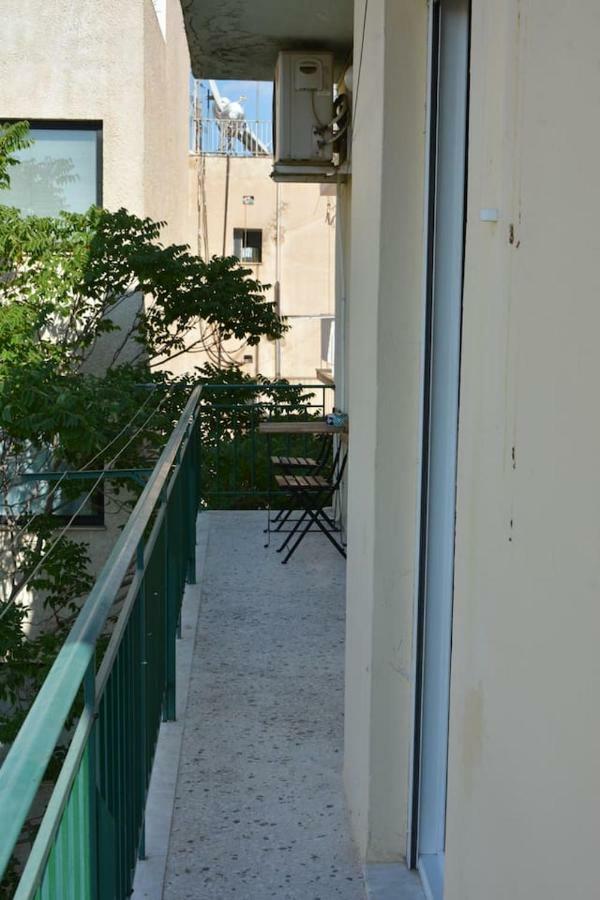 Modern Apartment, 5΄ Walk From Central Metro Station Athen Eksteriør bilde