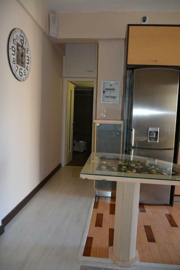Modern Apartment, 5΄ Walk From Central Metro Station Athen Eksteriør bilde