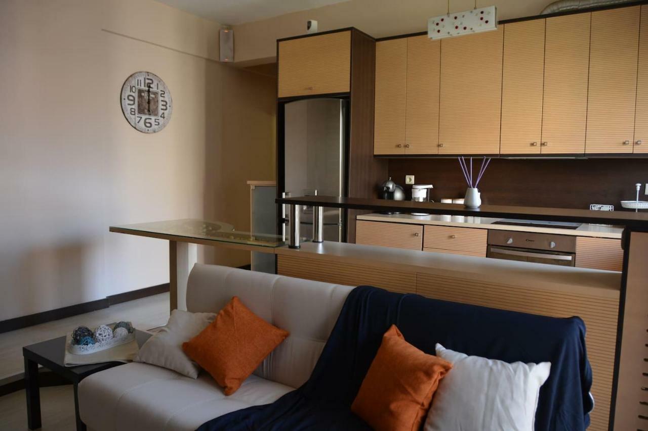 Modern Apartment, 5΄ Walk From Central Metro Station Athen Eksteriør bilde
