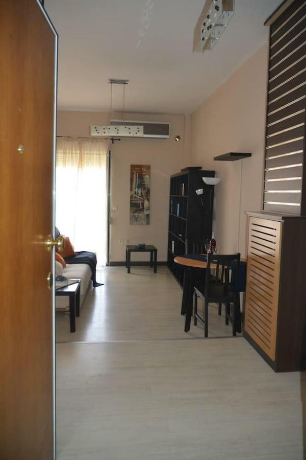 Modern Apartment, 5΄ Walk From Central Metro Station Athen Eksteriør bilde